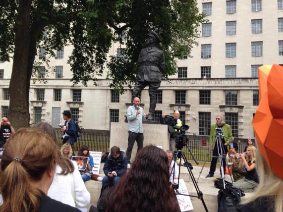 11751044_677594562340560_2140448040_n